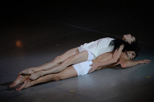 Звезды мирового балета Наталья Осипова и Иван Васильев во время исполнения третьей части нового проекта Соло для двоих