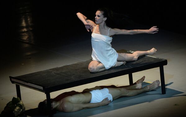 Звезды мирового балета Наталья Осипова и Иван Васильев во время исполнения третьей части нового проекта Соло для двоих