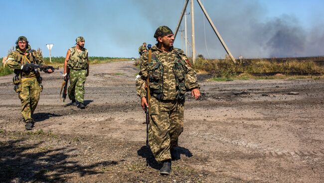 Бойцы народного ополчения в Донецкой области