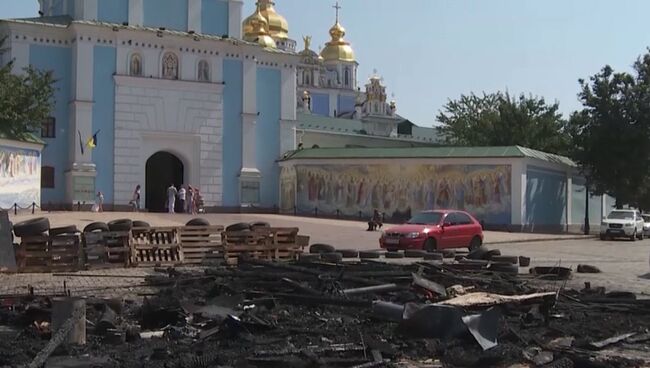 Палатки активистов Майдана сгорели дотла на Михайловской площади в Киеве