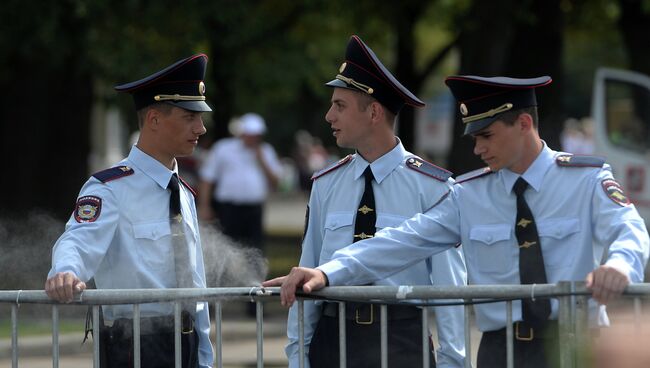 Сотрудники полиции на ВДНХ в Москве. Архивное фото