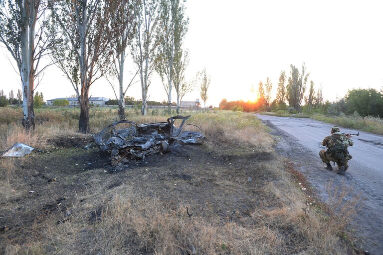 Боец народного ополчения во время патрулирования границ Горловки