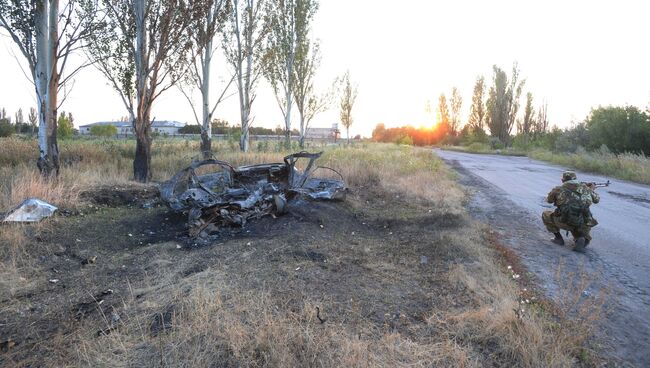 Боец народного ополчения во время патрулирования границ Горловки. Архивное фото