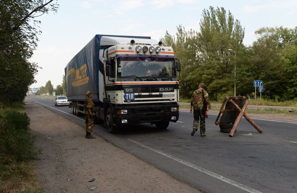 Ополченцы на блокпосту на въезде в Горловку