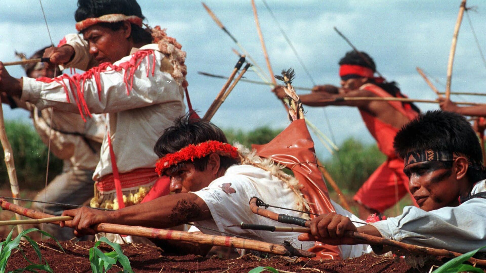 Индейцы из племени гуарани-каюва практикуются в стрельбе из лука - РИА Новости, 1920, 12.09.2020