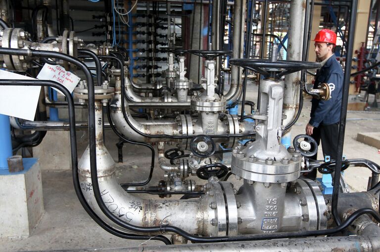 Нефтеперерабатывающий завод в Белоруссии. Архивное фото Нефтеперерабатывающий завод в Белоруссии. Архивное фото