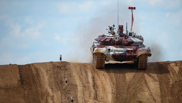Танк Т-72Б на полигоне. Архивное фото