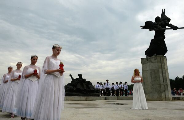 Церемония открытия мемориала памяти жертв Первой мировой войны в городе Сморгонь