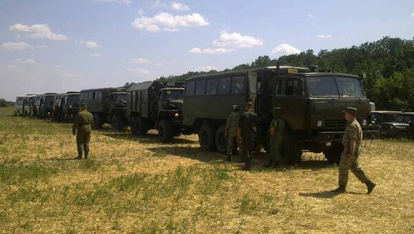 Грузовики и автобусы для транспортировки украинских военных, попросивших убежища в России