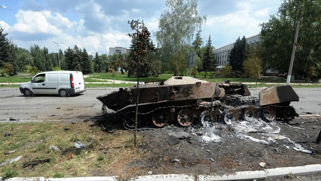 Разрушения в Шахтерске Донецкой области