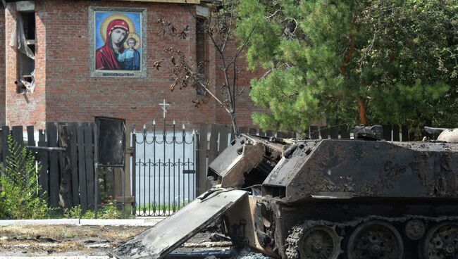 Разрушения в Шахтерске Донецкой области