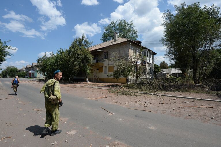 Разрушения в Шахтерске Донецкой области