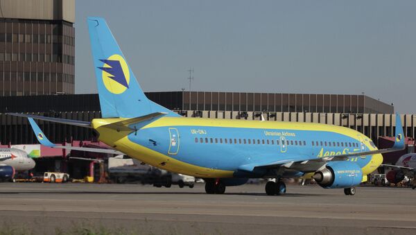 Самолет Боинг-737 украинской авиакомпании АэроСвит в аэропорту Шереметьево. Архивное фото