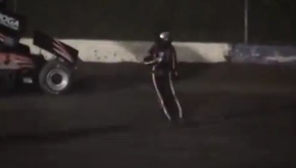 Скриншот видео на YouTube, запечатлевшем гибель гонщика Кевина Варда