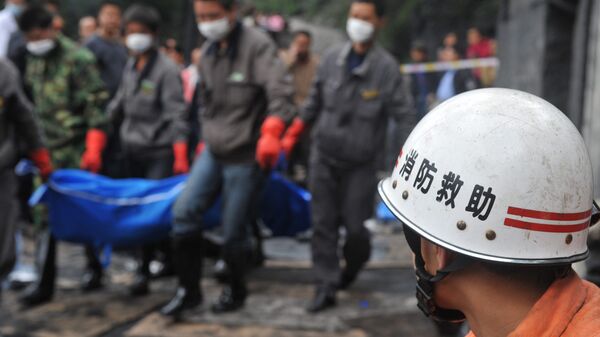 Китайские спасатели работают на месте ЧП в провинции Гуйчжоу