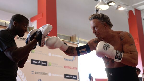 Американский актер Микки Рурк провел открытую тренировку по боксу. Архивное фото