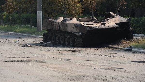 Уничтоженная бронетехника украинской армии на улице Шахтерска
