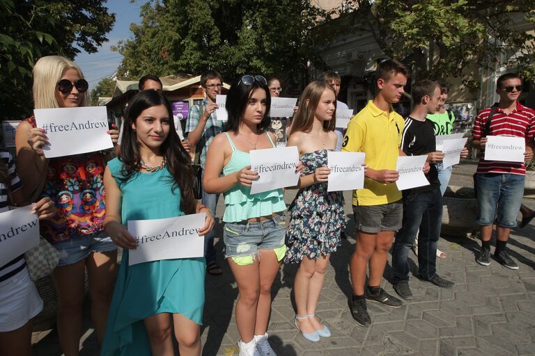 Акция в поддержку фотографа Андрея Стенина в Симферополе