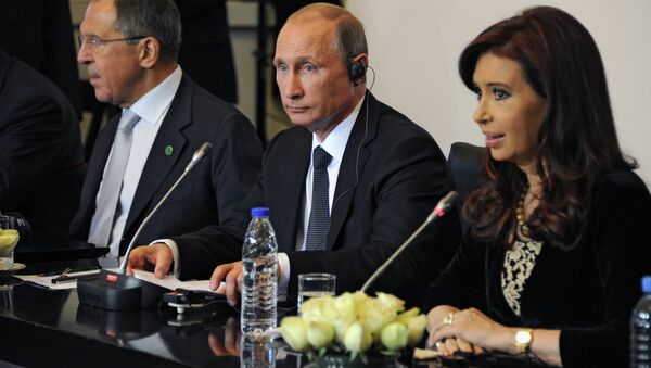 Владимир Путин (в центре) и президент Аргентины Кристина Фернандес де Киршнер