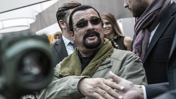 Актер Стивен Сигал посетил выставку Оружие и охота в Москве