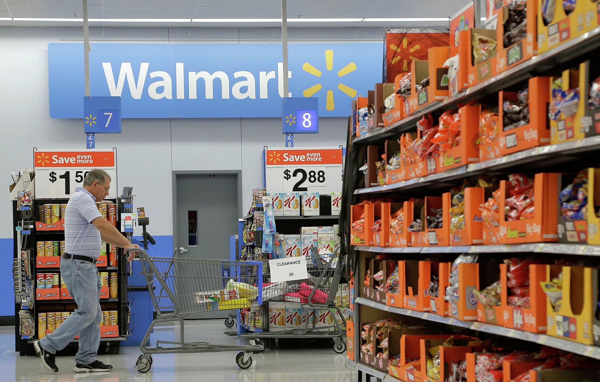 Магазин сети Walmart Магазин сети Walmart - РИА Новости, 1920, 19.11.2025