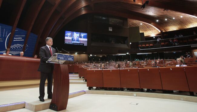 Порошенко выступает на сессии Парламентской Ассамблеи Совета Европы в Страсбурге. Архивное фото