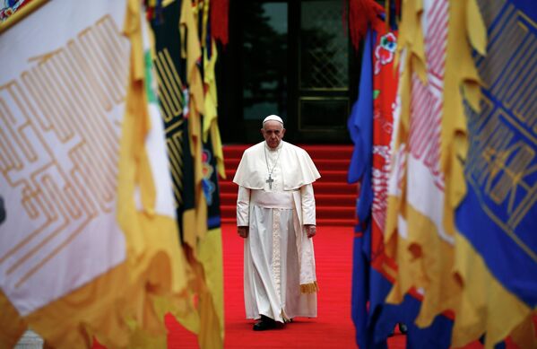 Папа Римский Франциск во время визита в Сеул