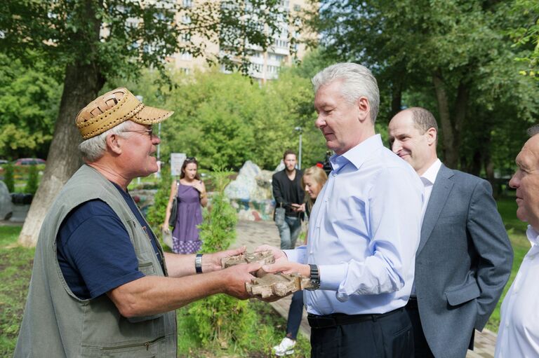 Осмотр нового парка в районе Зюзино. Мэр Москвы Сергей Собянин