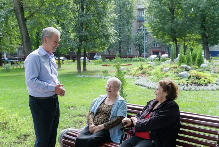 Осмотр нового парка в районе Зюзино. Мэр Москвы Сергей Собянин