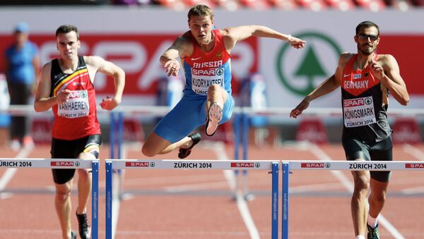 Россиянин Денис Кудрявцев (в центре) в предварительном забеге на 400 метров с барьерами среди мужчин на чемпионате Европы по легкой атлетике в Цюрихе