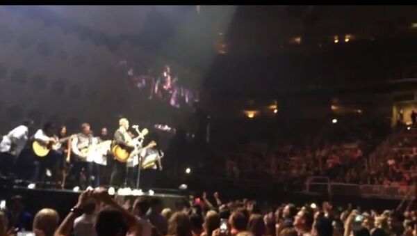 Кадр из видео на YouTube с концерта Джастина Тимберлейка