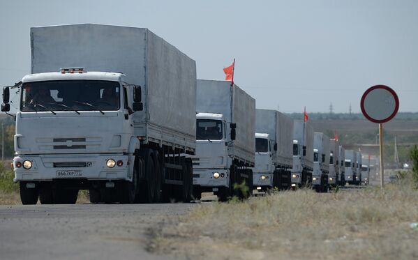 Колонна с гуманитарной помощью из РФ на границе с Украиной