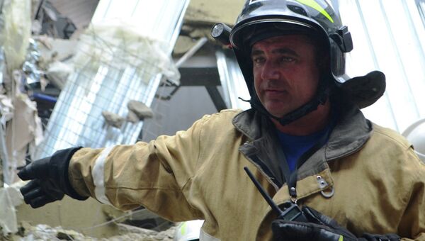 Аварийно-спасательные работы на месте обрушения конструкций строящегося здания в Гагаринском районе г. Севастополя