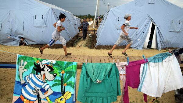 Дети в лагере МЧС для беженцев