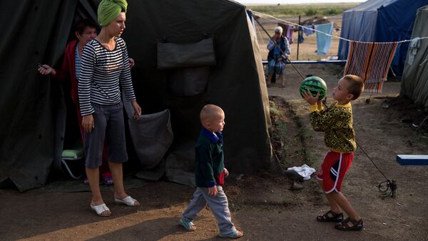 Беженцы в палаточном лагере в Ростовской области