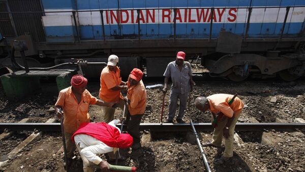 Железнодорожные рабочие в Индии