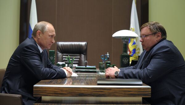 Президент России Владимир Путин и временно исполняющий обязанности губернатора Ивановской области Павел Коньков
