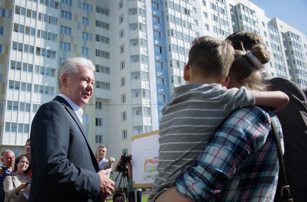 Мэр Москвы осмотрел ход работ по комплексной реконструкции квартала пятиэтажных жилых домов в районе Хорошёво-Мнёвники