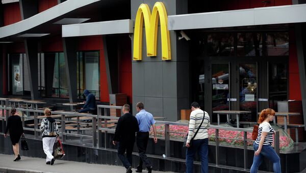 Закрытый ресторан быстрого питания McDonald’s в Москве 21 августа 2014