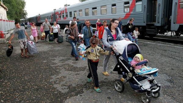 Беженцы из Украины прибывают на железнодорожный вокзал Ставрополя. Архивное фото