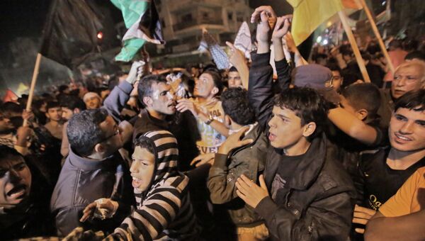 Жители Газы празднуют вступление в силу соглашения о прекращении огня между Израилем и движением ХАМАС. Архивное фото