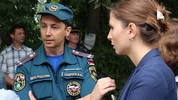 Волонтеры и сотрудники МЧС в штабе по поиску похищенной девочки в Томске