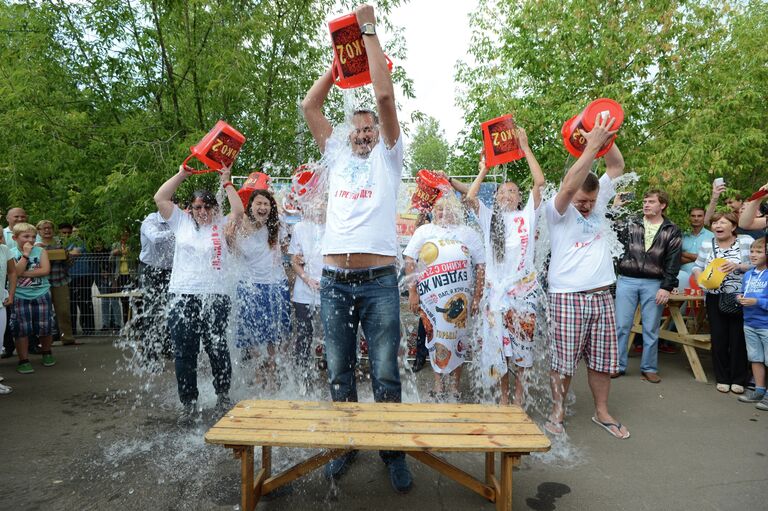 Семейная акция Всероссийское застолье в рамках презентации фильма Горько! 2 Семейная акция Всероссийское застолье в рамках презентации фильма Горько! 2