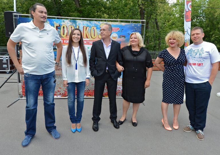 Семейная акция Всероссийское застолье в рамках презентации фильма Горько! 2 Семейная акция Всероссийское застолье в рамках презентации фильма Горько! 2