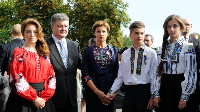 Празднование Дня Независимости Украины. Президент Украины Петр Порошенко с семьей