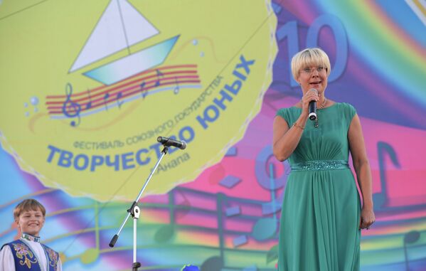 Илона Броневицкая на фестивале Союзного государства Творчество юных в Анапе
