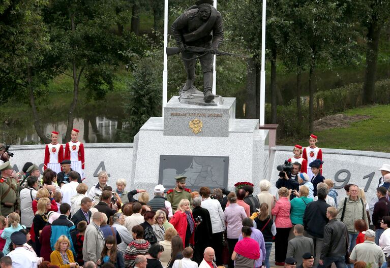 Церемония открытия памятника Штыковая атака в городе Гусеве
