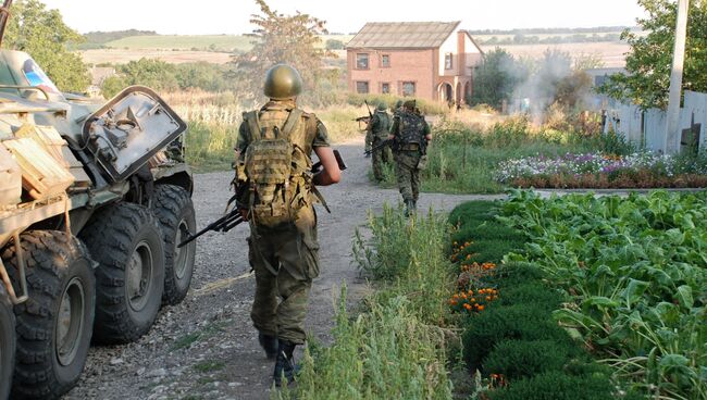 Ополченцы ДНР в городе Иловайске Донецкой области