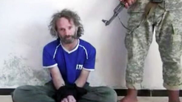 Американский журналист Питер Тео Кертис в заложниках у группировки, связанной с Аль-Каидой, в Сирии. Архивное фото