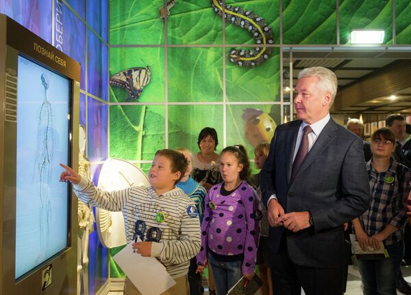 Сергей Собянин посетил интерактивный образовательный центр «Познай себя – познай мир» в Дарвиновском музее